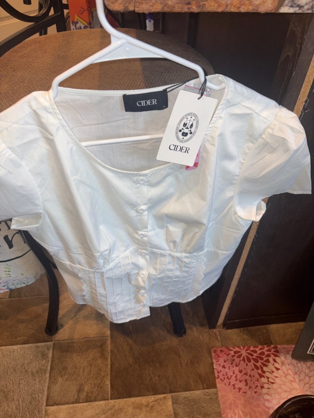 Cider White Short-Sleeve Button Front Blouse
